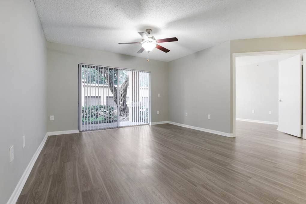 1801–1827 SW 102nd Ave - Photo 4 of 10