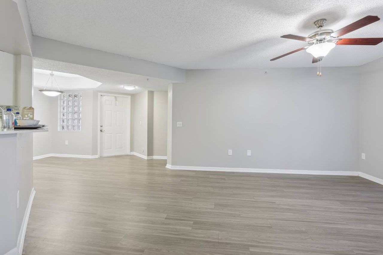 1801–1827 SW 102nd Ave - Photo 6 of 10