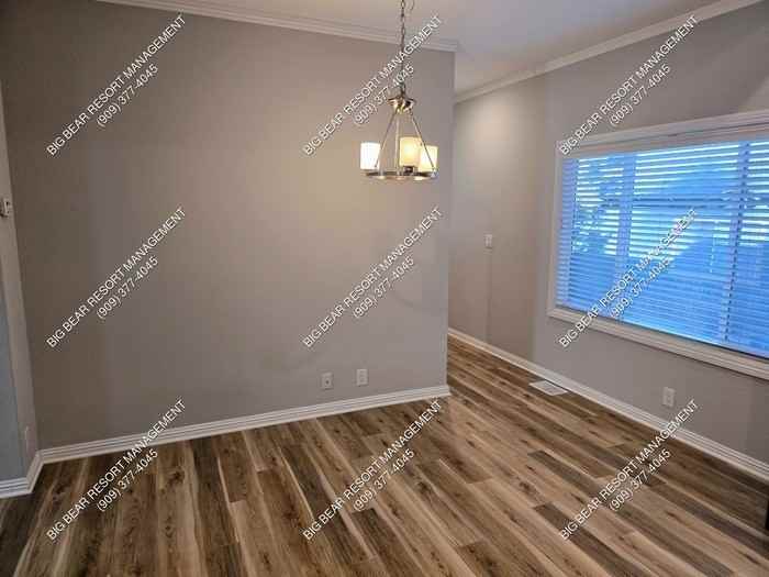 305 Sherwood Boulevard - Photo 5 of 13