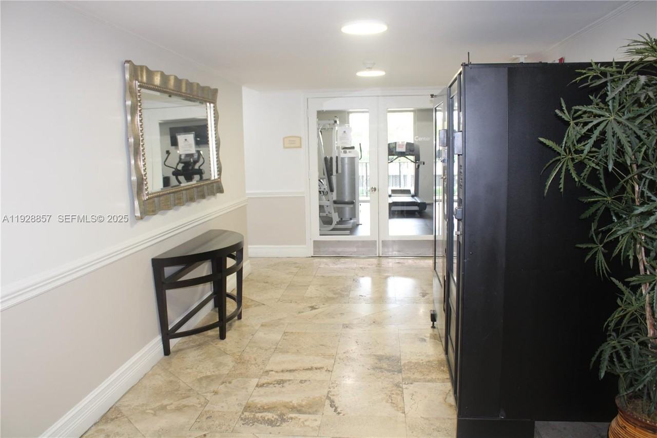 520 Southeast 5 Avenue - Photo 5 of 7