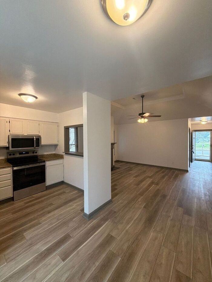 10500 Bay Pointe Court - Photo 6 of 19