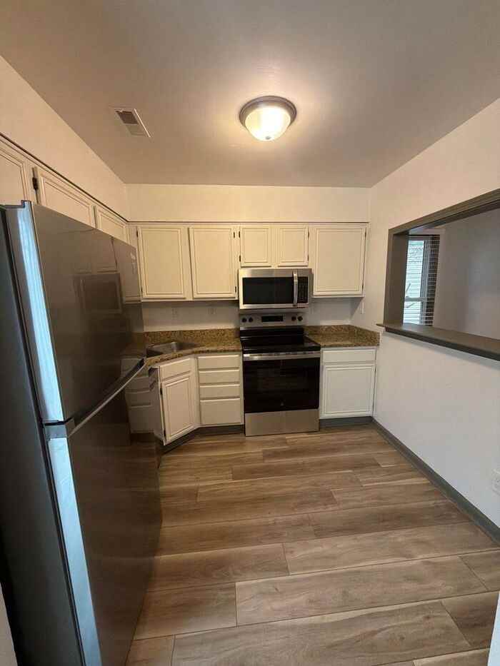 10500 Bay Pointe Court - Photo 7 of 19