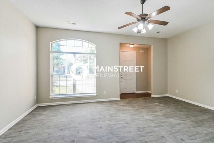 10092 Mill Hill Avenue - Photo 4 of 16