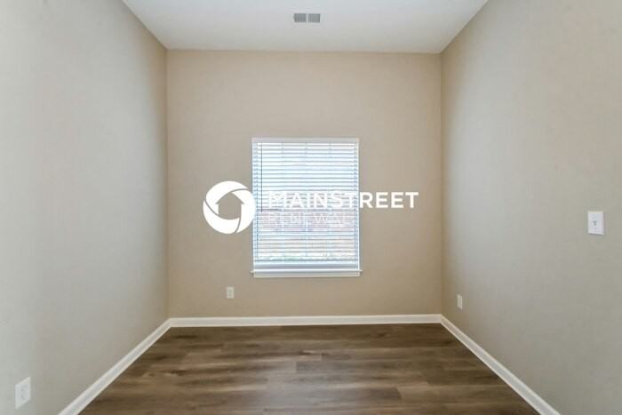 10092 Mill Hill Avenue - Photo 5 of 16