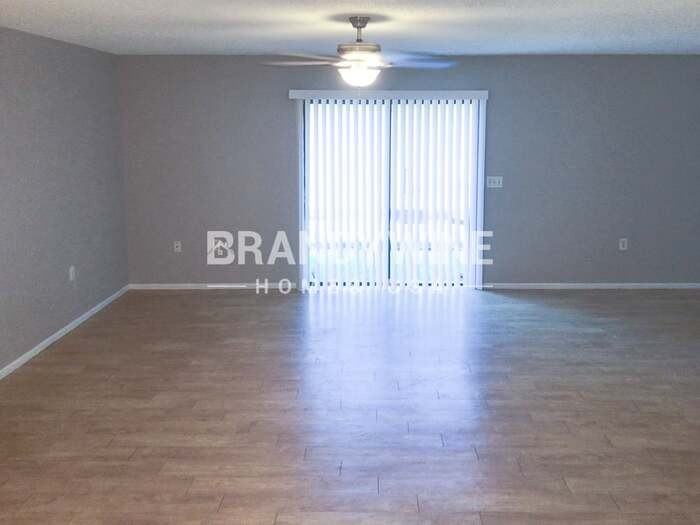 2510 East Curtis Street - Photo 3 of 16