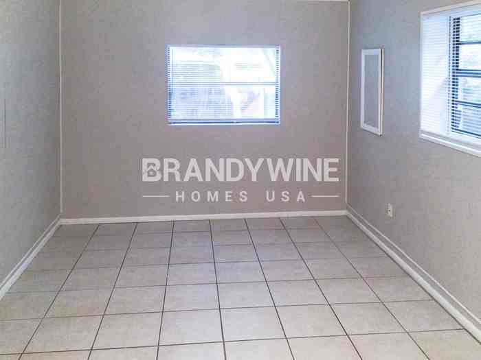 2510 East Curtis Street - Photo 4 of 16