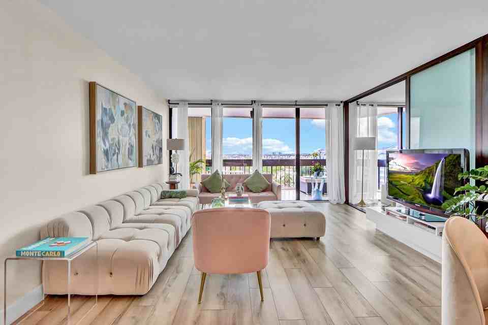 2000 Presidential Way - Photo 6 of 8