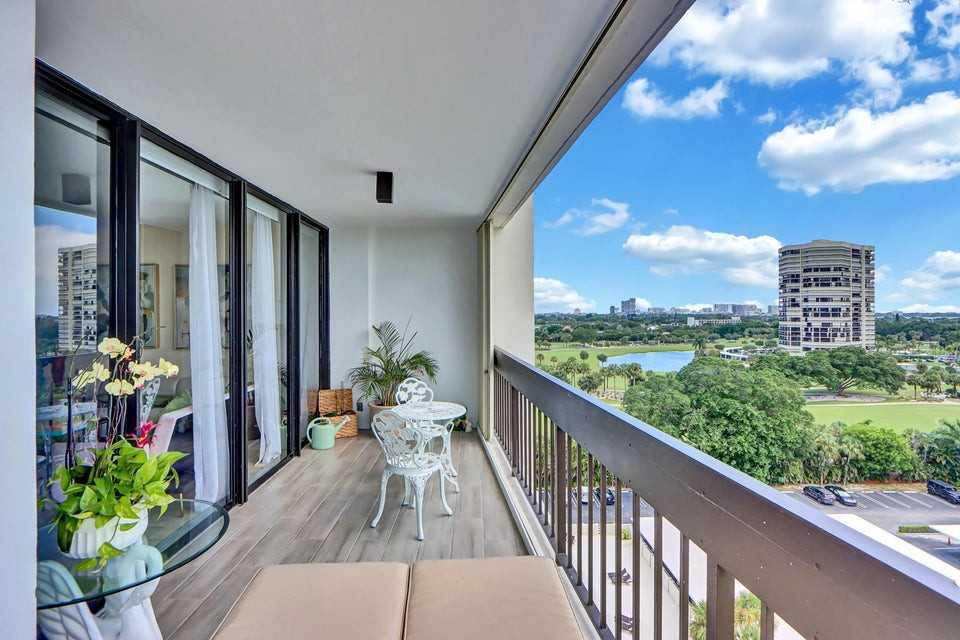 2000 Presidential Way - Photo 3 of 8