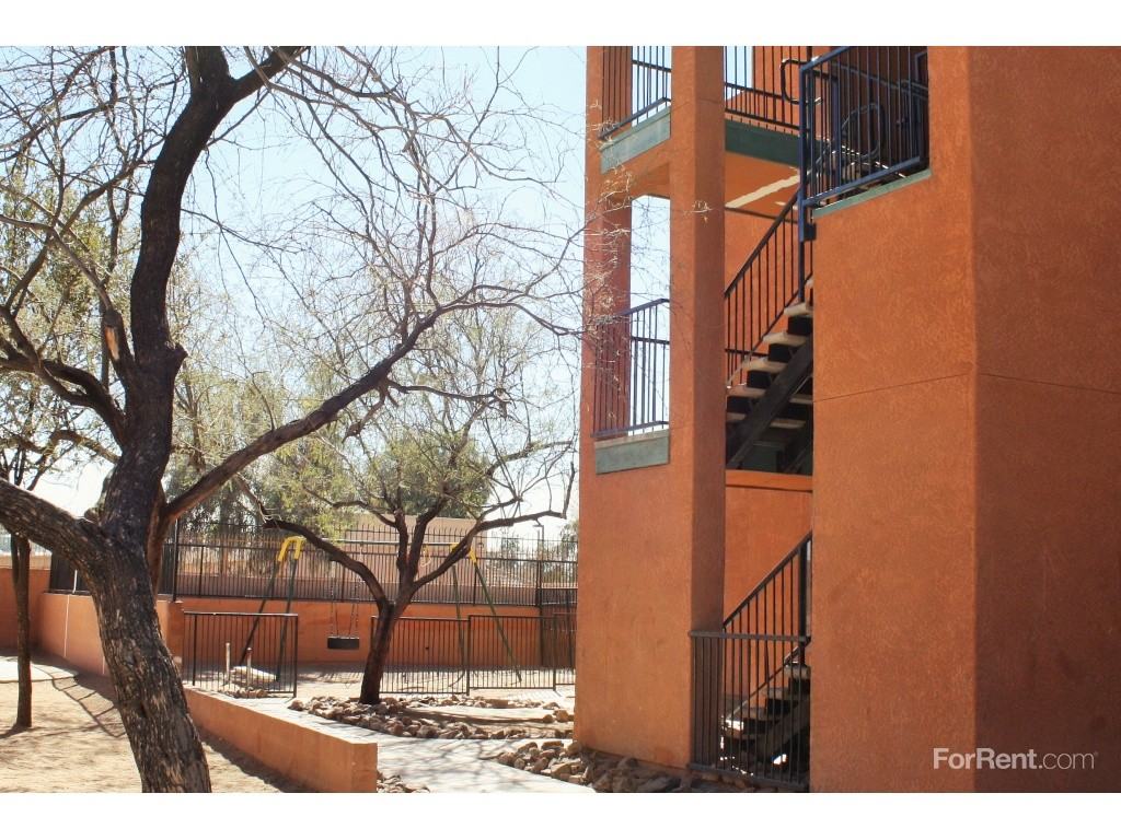 Navajo Hills Apartments - Photo 2 of 10