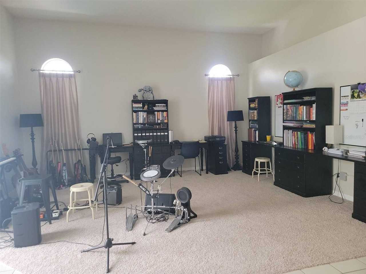 14922 Lymington Circle - Photo 3 of 15