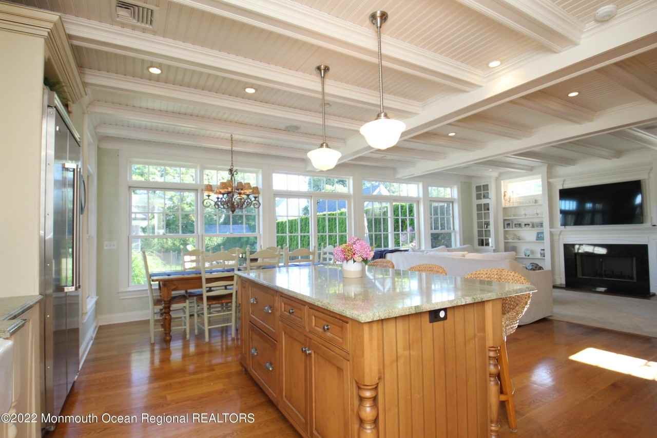 106 Stockton Blvd - Photo 5 of 27