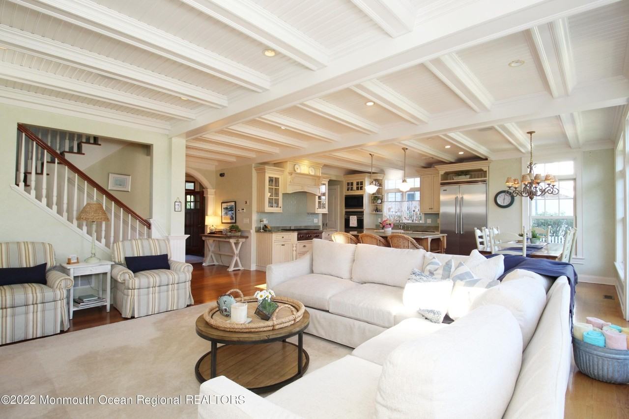 106 Stockton Blvd - Photo 6 of 27