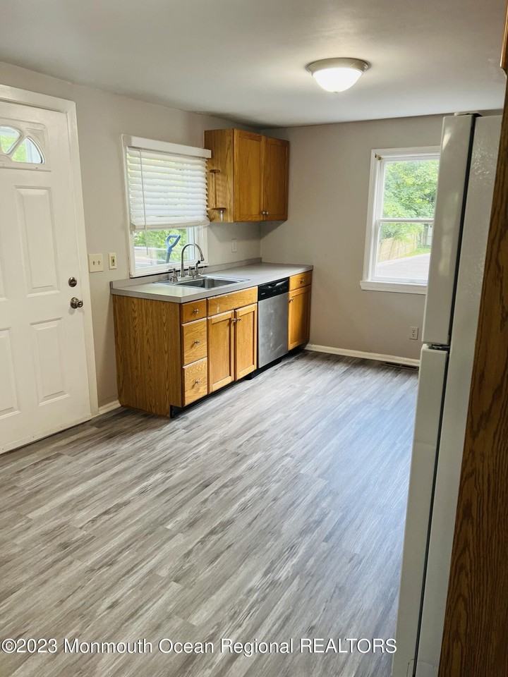 36 Mundy Avenue - Photo 3 of 16