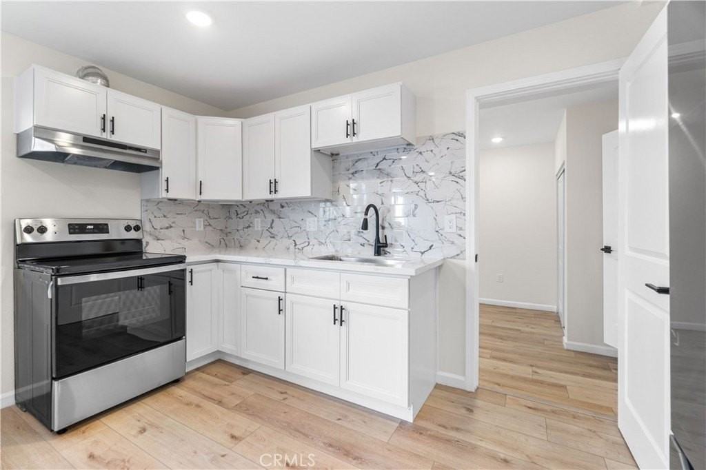 523 W 12th St #5 - Photo 5 of 14