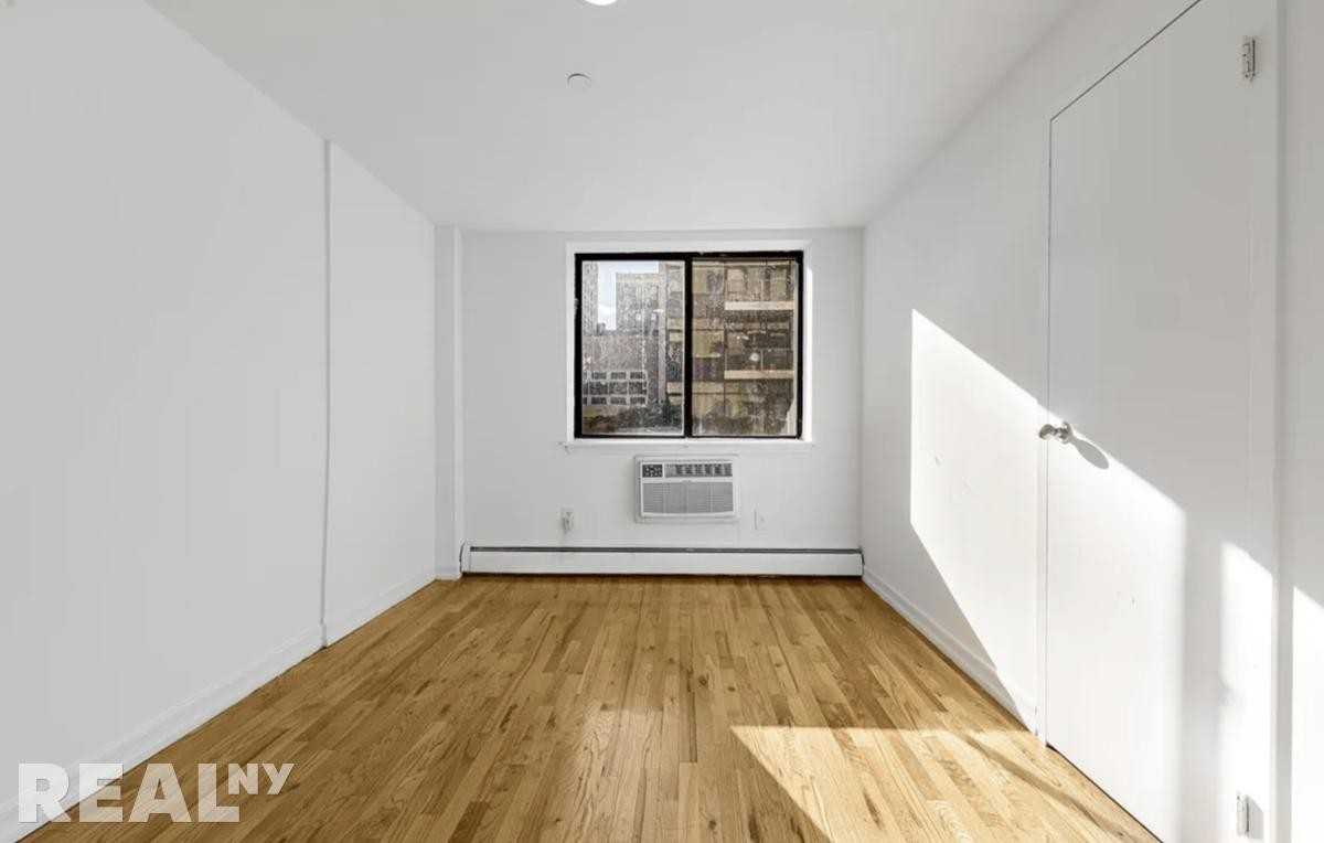 East 8th Street #2B - Photo 3 of 5