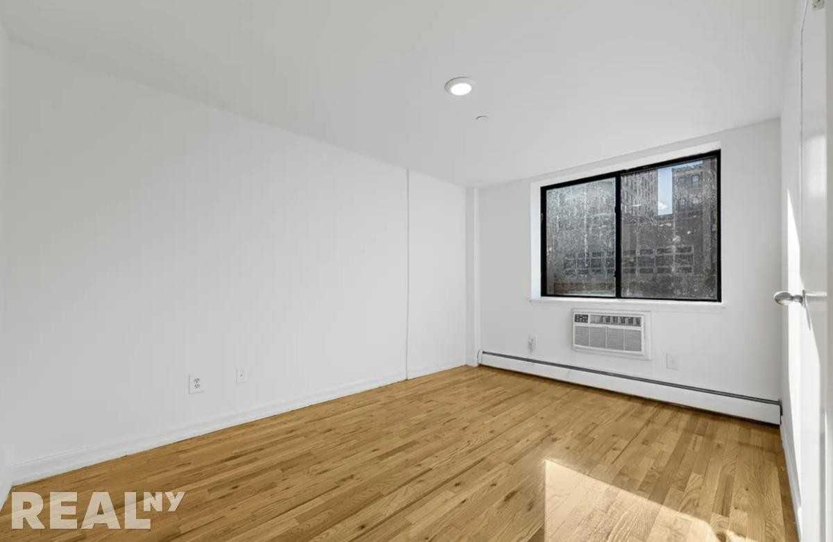 East 8th Street #2B - Photo 4 of 5