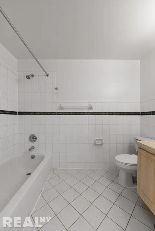 East 8th Street #2B - Photo 5 of 5