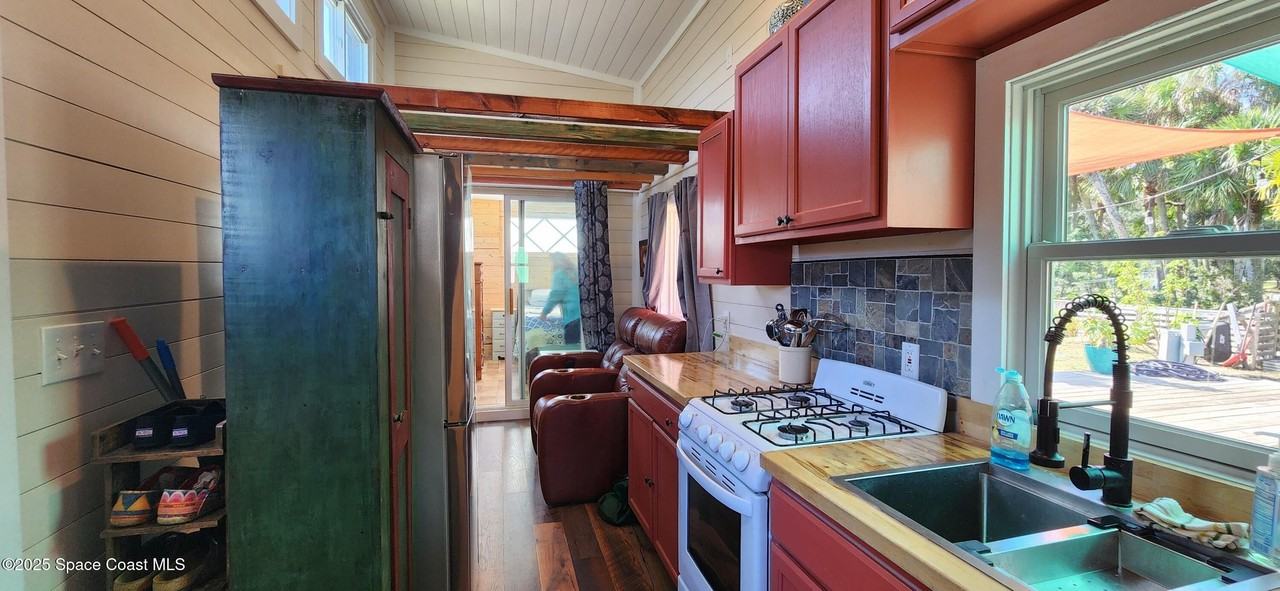 232 Flamingo Drive - Photo 2 of 14