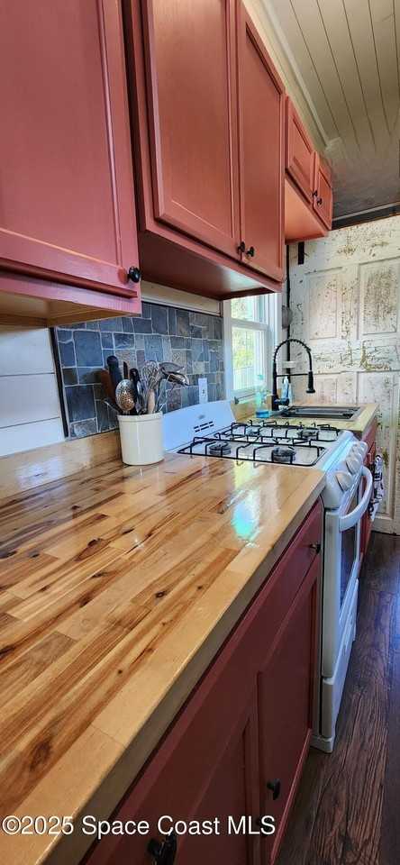 232 Flamingo Drive - Photo 3 of 14