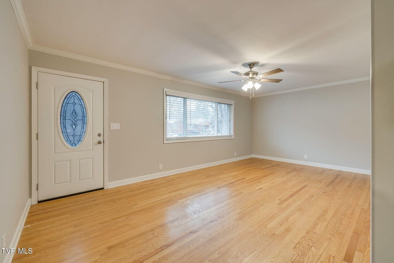 336 Lane Street - Photo 6 of 38