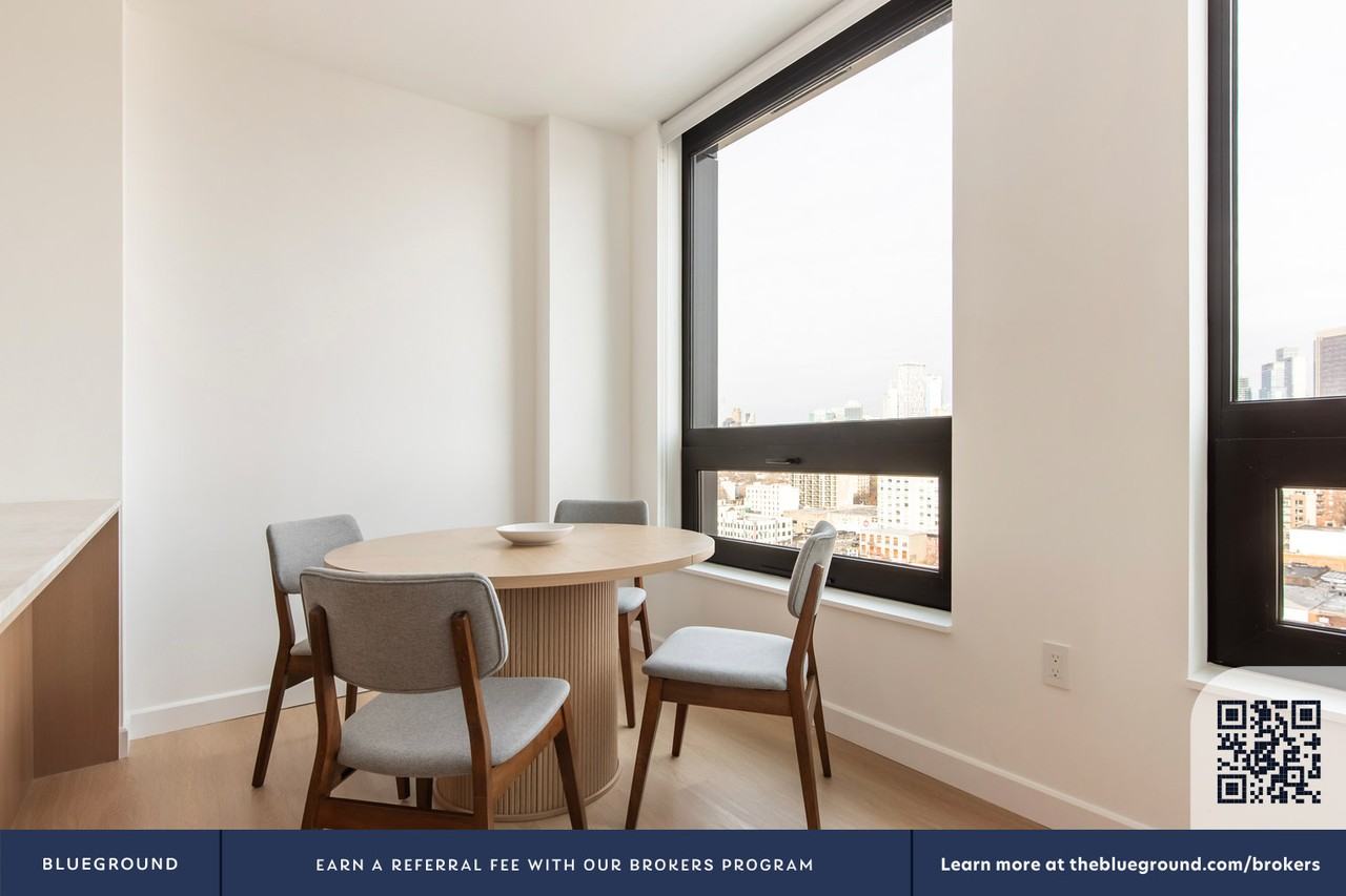 655 Union Street - Photo 4 of 31