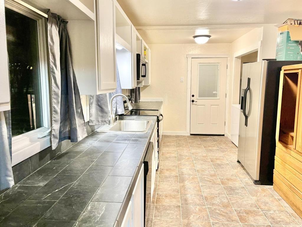 253 C Street - Photo 3 of 7