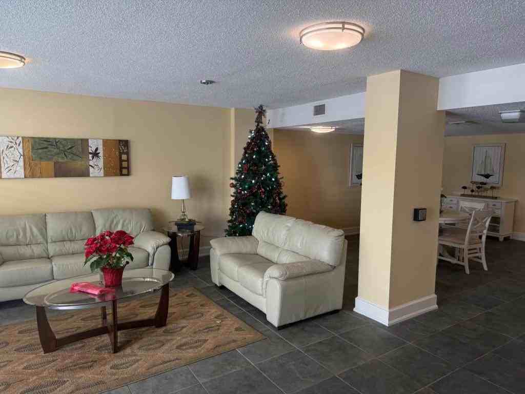 925 N Halifax Ave - Photo 7 of 44