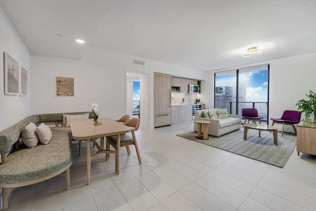 121 Northeast 5th Street - Photo 2 of 49