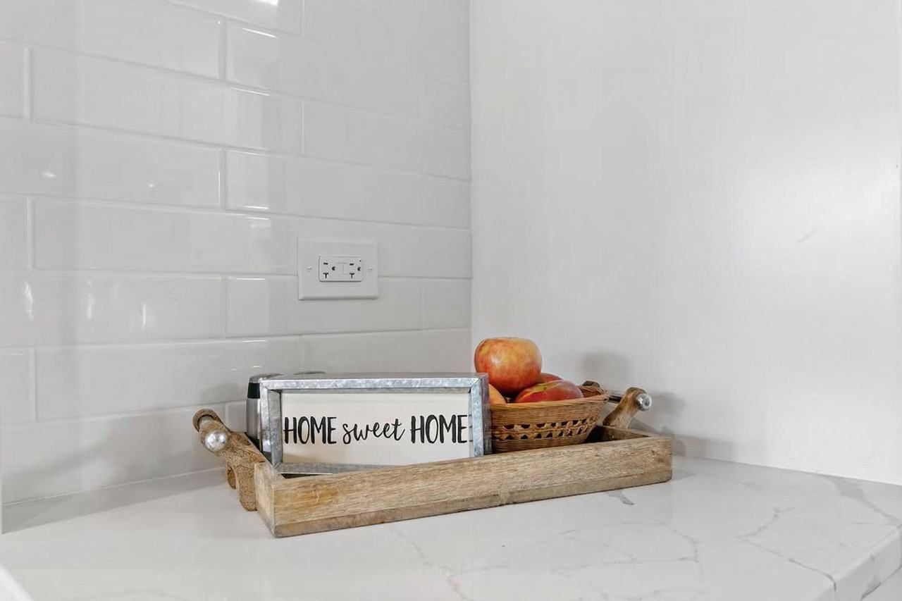 931 W Glen Flora Ave #1265541P - Photo 6 of 34