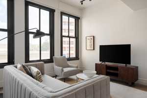 featured image of 505 E Travis St