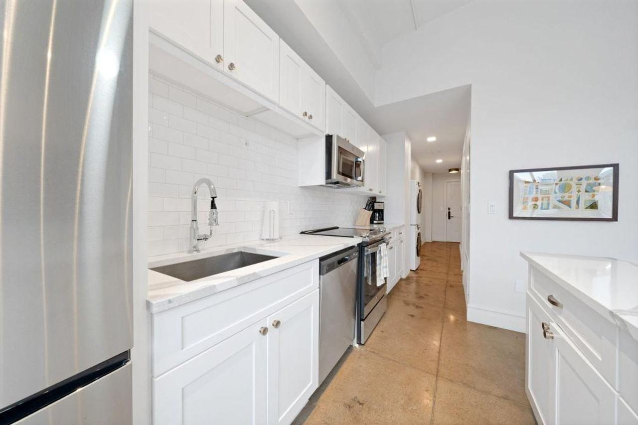 505 East Travis Street - Photo 5 of 23