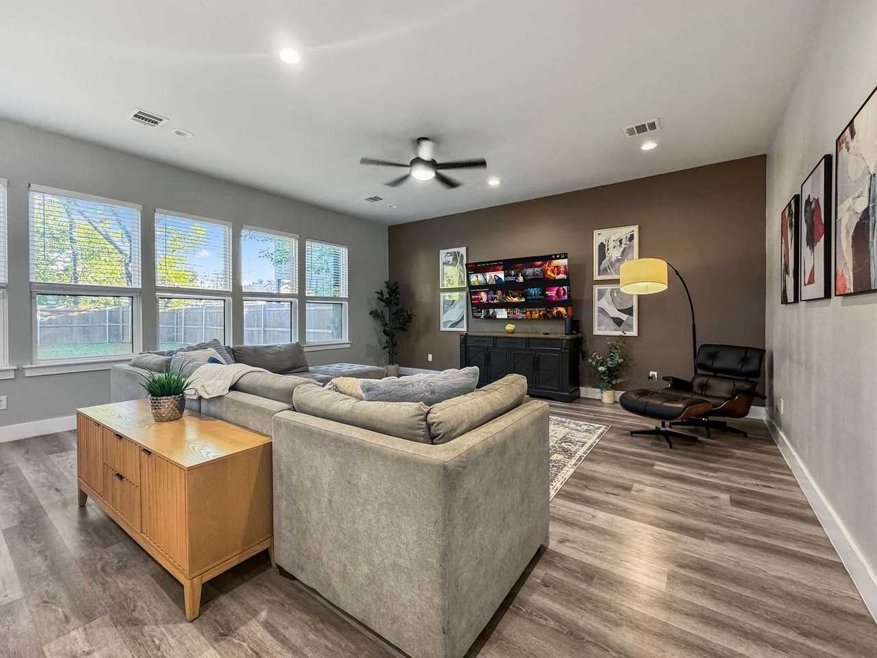 2414 Pennsylvania Ave #1285548P - Photo 4 of 43