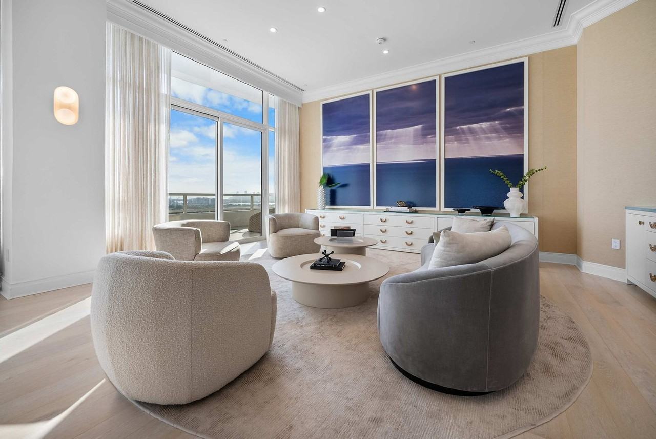 4401 Collins Avenue #1325633P - Photo 2 of 37