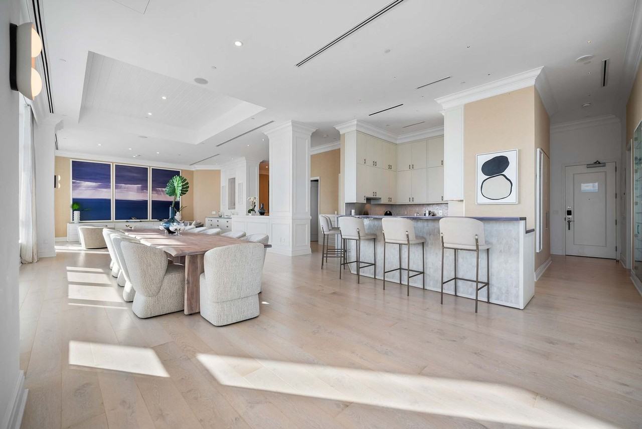 4401 Collins Avenue #1325633P - Photo 3 of 37