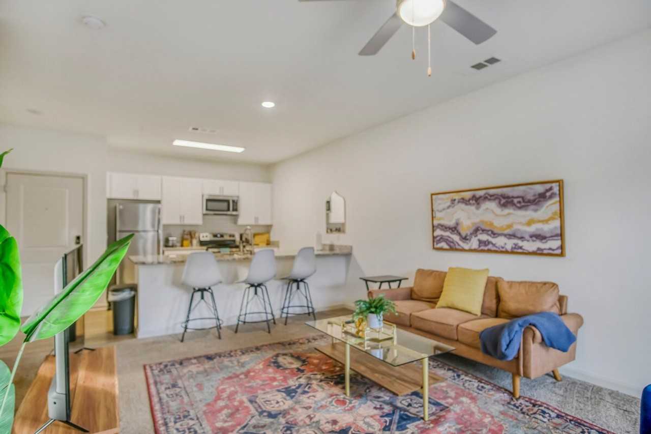 8251 Windsor Hill Boulevard - Photo 5 of 23