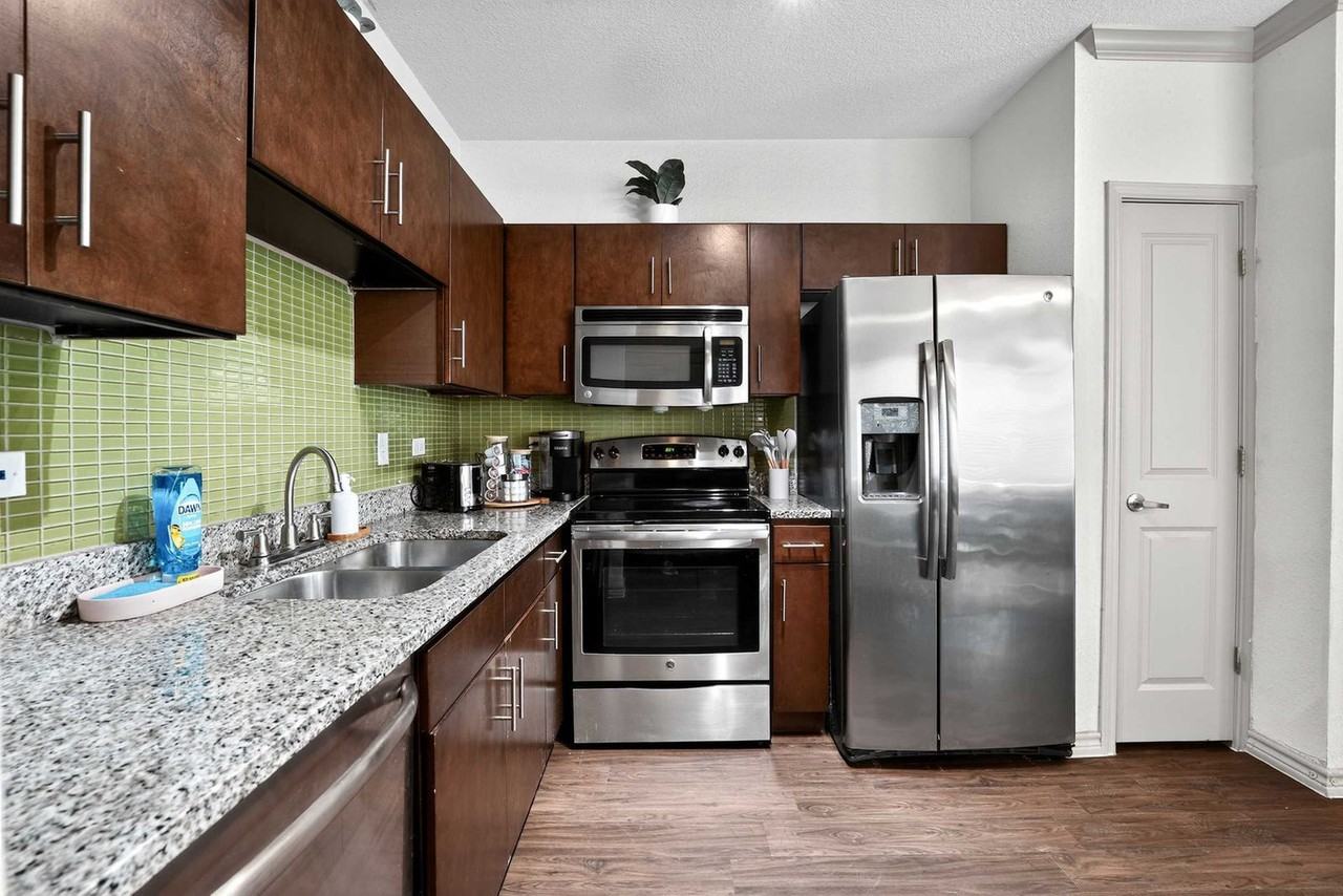 800 West 26th Street #1356286P - Photo 5 of 27