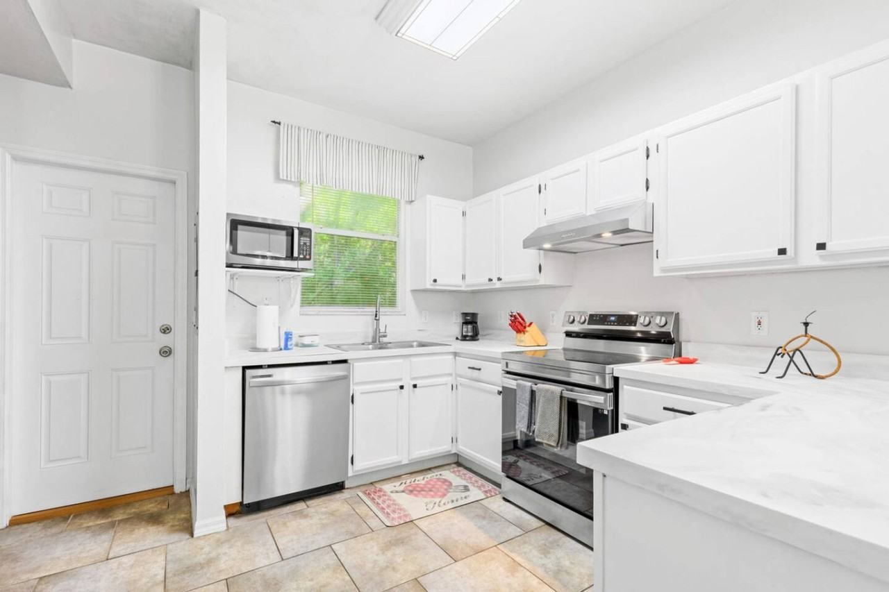 4415 Sw 34th St #1359127P - Photo 7 of 20