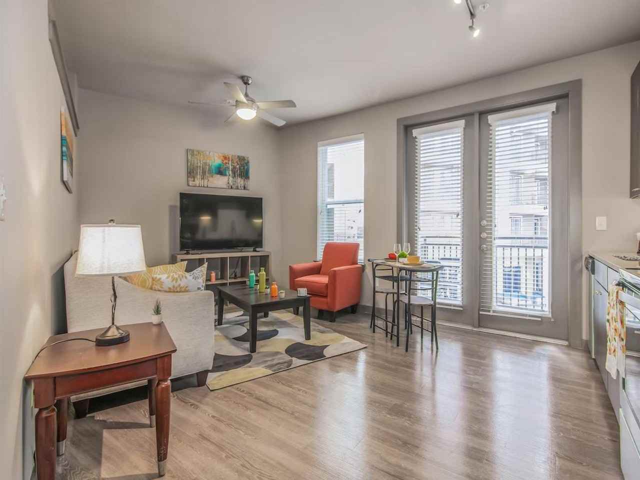 1915 Canterbury St #1359154P - Photo 2 of 19