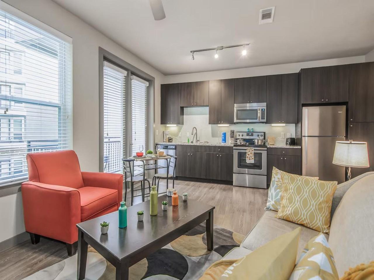 1915 Canterbury St #1359154P - Photo 3 of 19