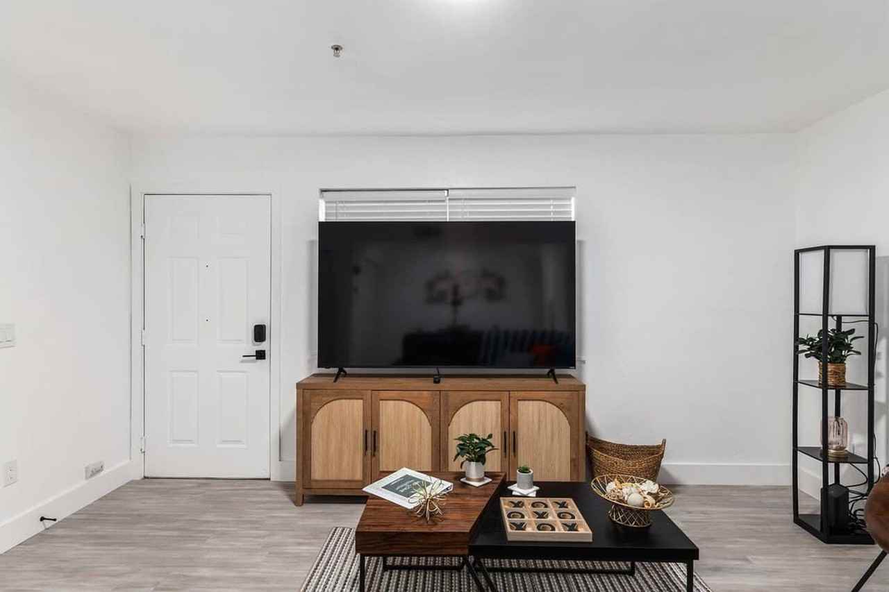 2360 Sw Archer Rd #1356332P - Photo 2 of 32