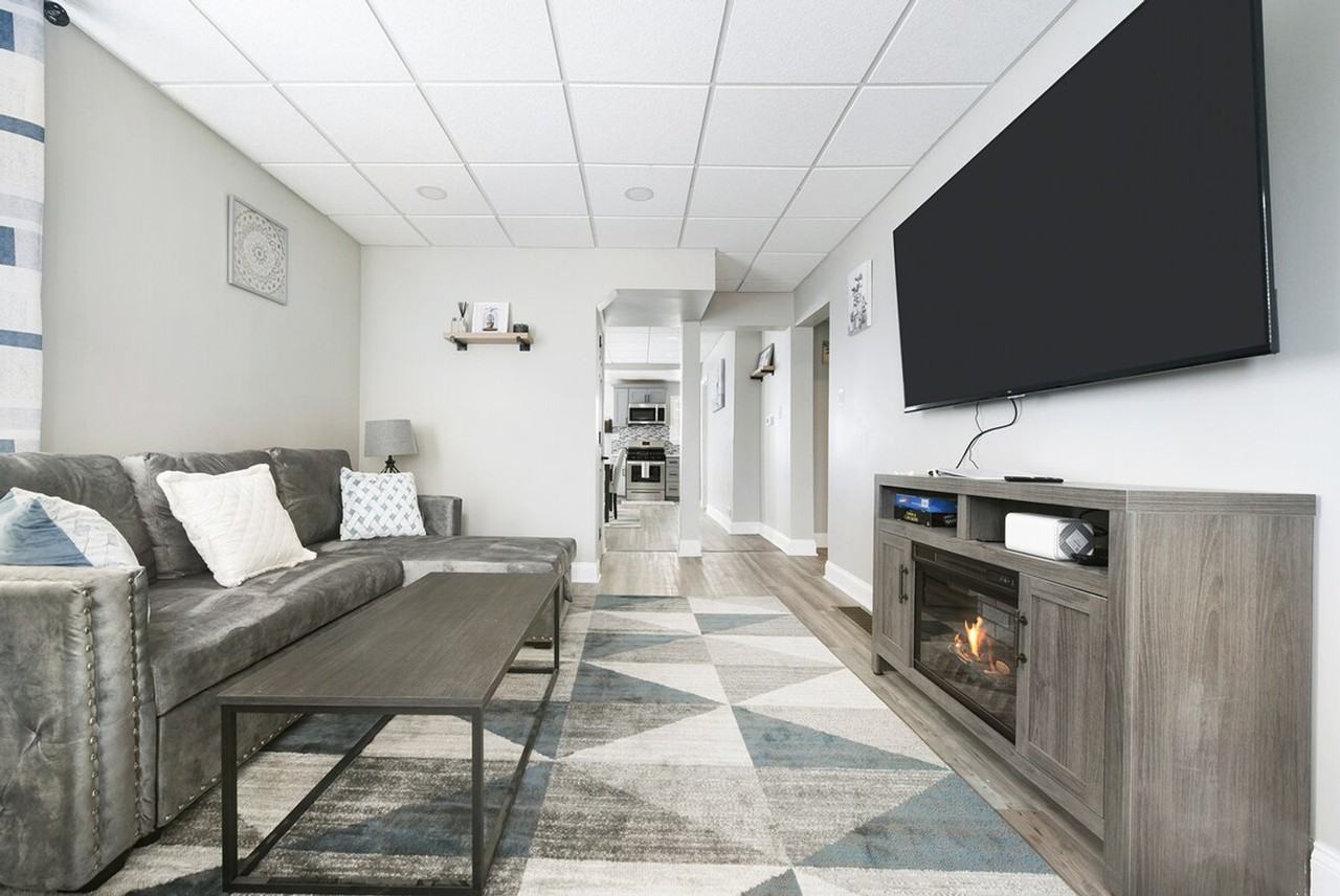 444 Oneida St #1359752P - Photo 5 of 50