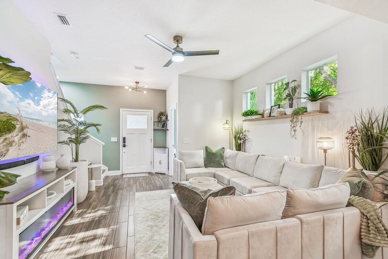 109 West Hollywood Street #1295473P - Photo 2 of 50