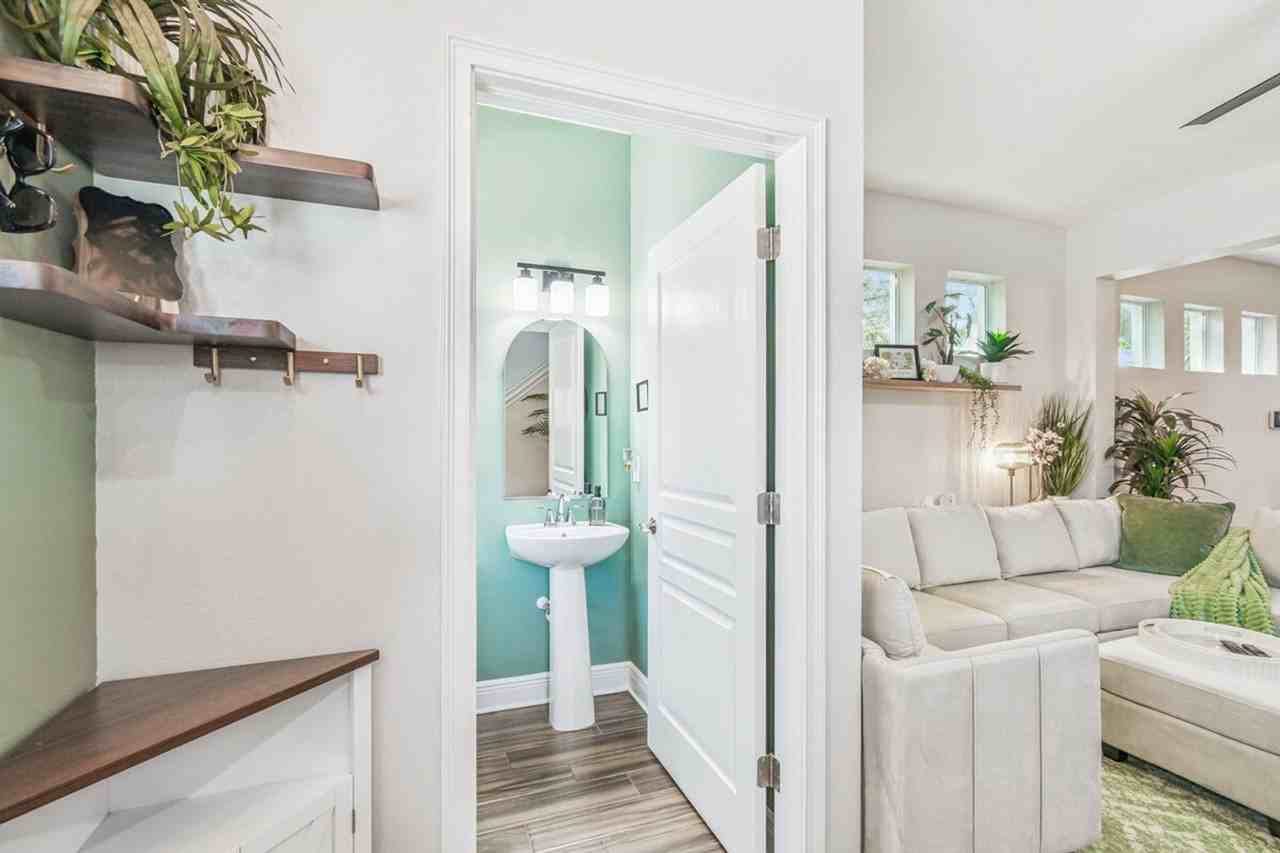 109 West Hollywood Street #1295473P - Photo 3 of 50