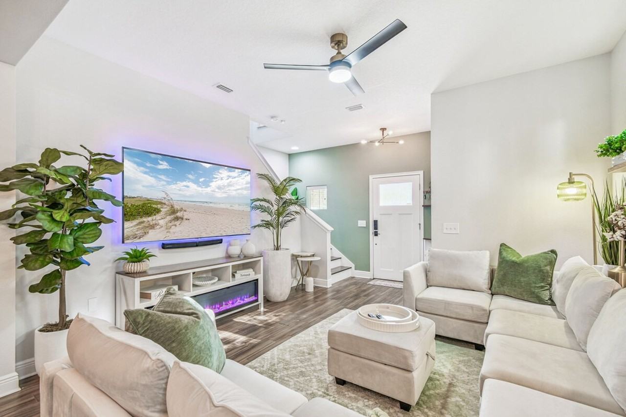 109 West Hollywood Street #1295473P - Photo 5 of 50