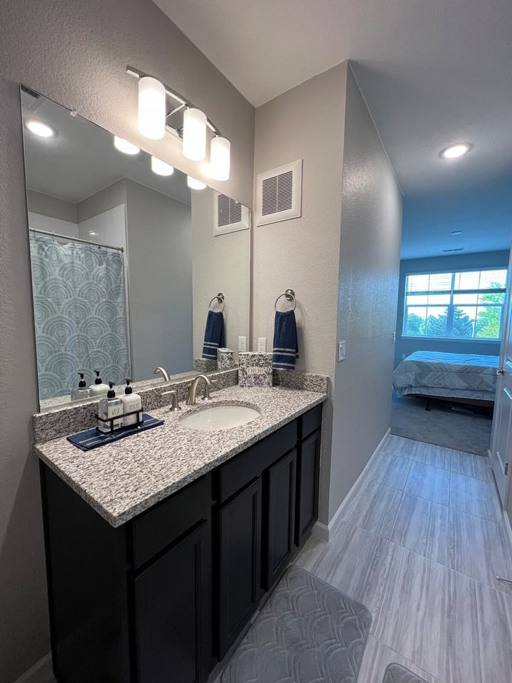 1801 S Dunkirk St #1061367P - Photo 5 of 22