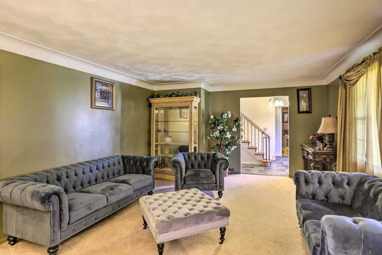 1960 Pinelawn Drive #1287553P - Photo 3 of 34