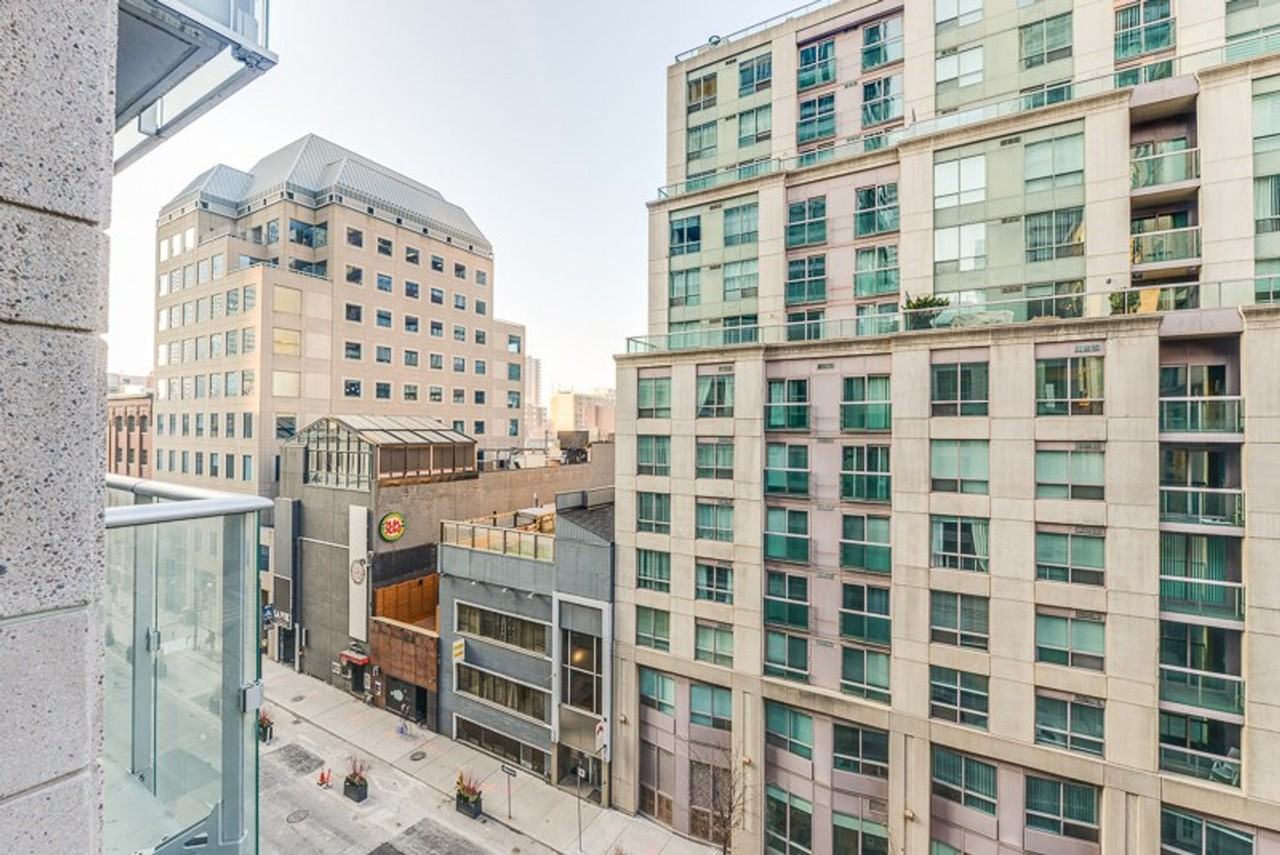 210 Adelaide Street West #1034861P - Photo 3 of 10