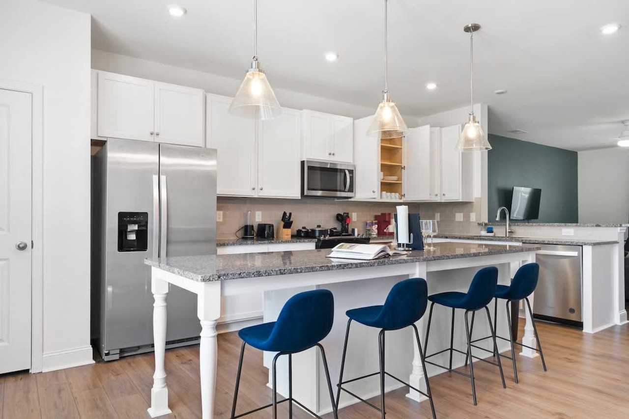 1131 Fairway Green Lane #1367339P - Photo 7 of 33