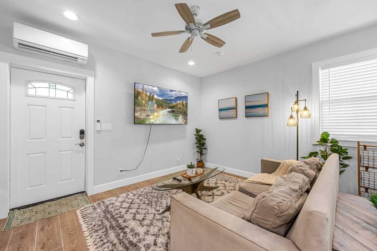 905 N Tropical Trl #1044405P - Photo 2 of 26