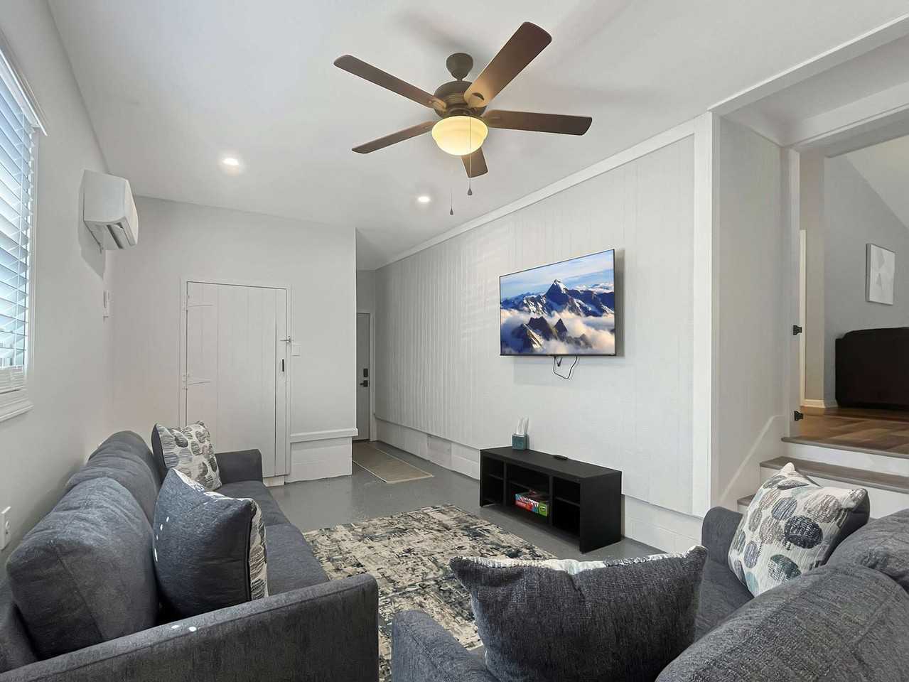 501 West Ninth Street #1369214P - Photo 2 of 35